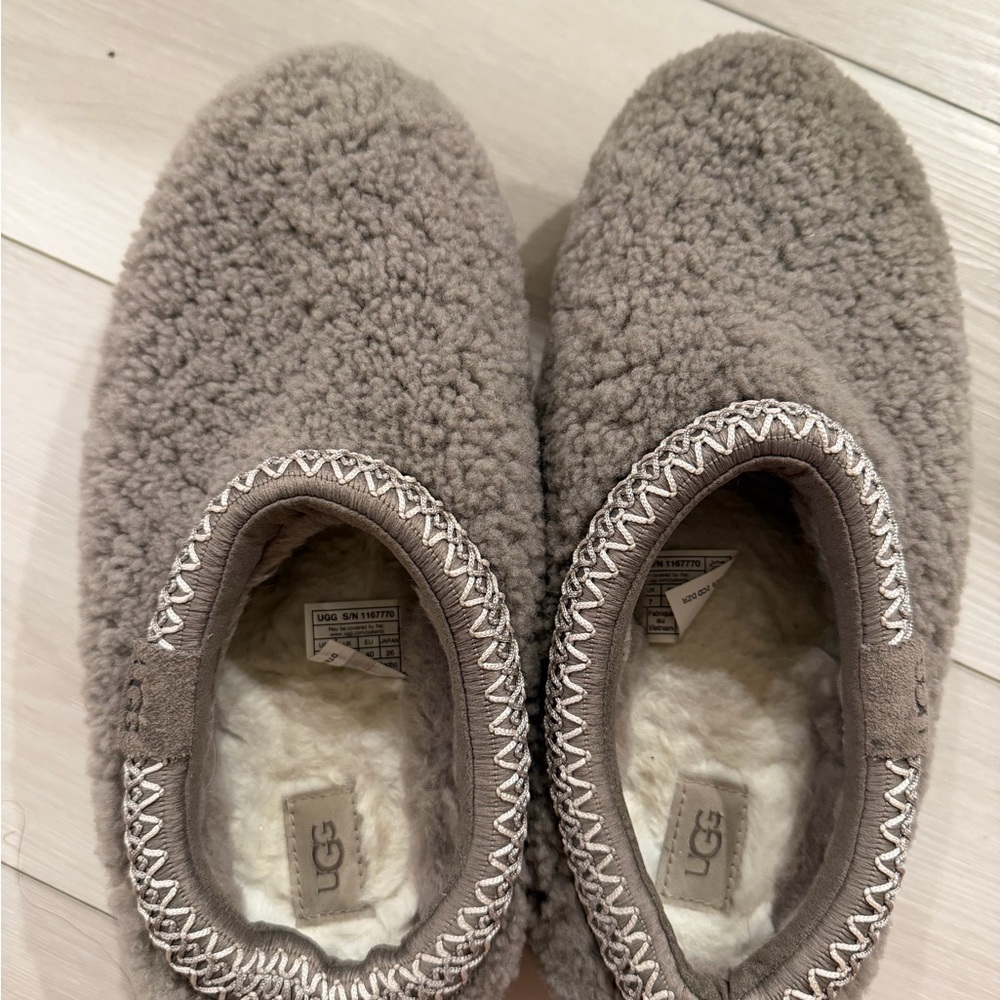 UGGs Tazz Shearling Platform Slipper - Picture 2 of 5